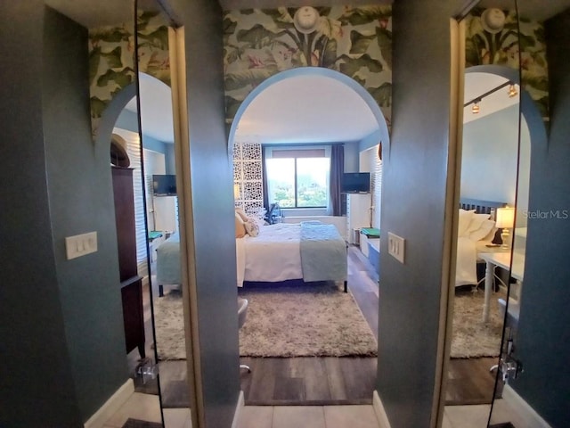 400 E Colonial Dr Unit 910, Orlando, FL 32803 - hall featuring arched walkways, wood finished floors, and baseboards