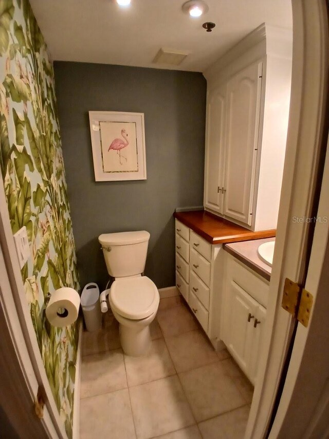 400 E Colonial Dr Unit 910, Orlando, FL 32803 - full bathroom with vanity, toilet, tile patterned flooring, and a shower with curtain