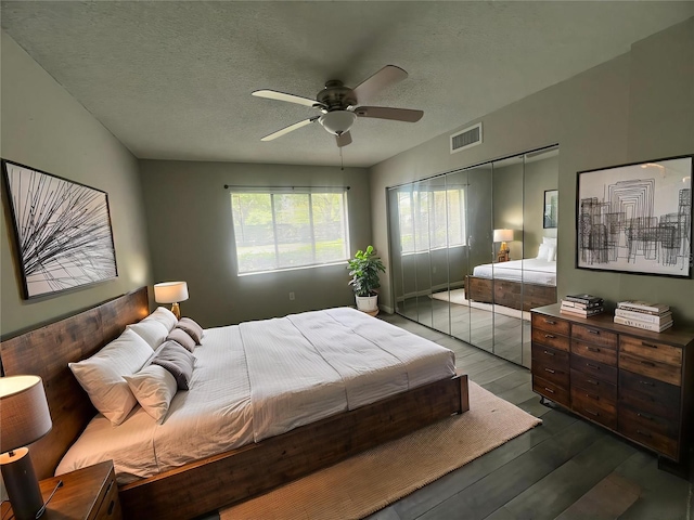 3270 S Semoran Blvd Unit 15, Orlando, FL 32822 - bedroom with a textured ceiling, wood finished floors, and a ceiling fan