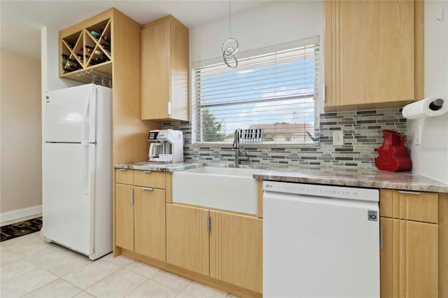 4549 Tippecanoe Trl Unit 20, Sarasota, FL 34233 - kitchen featuring white appliances, a sink, light brown cabinets, backsplash, and light tile patterned flooring