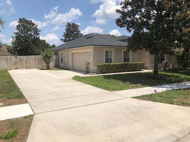 2555 Palmetto Ridge Cir, Apopka, FL 32712 - single story home with stucco siding, a garage, and driveway