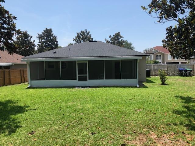 2555 Palmetto Ridge Cir, Apopka, FL 32712 - rear view of property with a sunroom