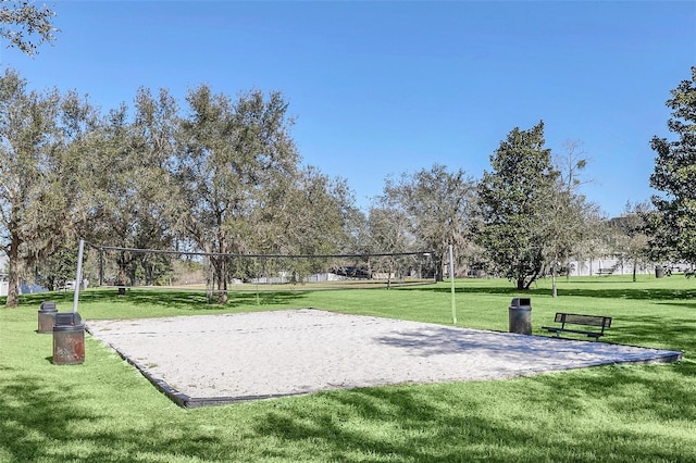 2674 Spicebush Loop, Apopka, FL 32712 - surrounding community featuring volleyball court and a lawn