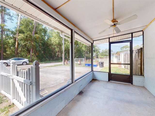 720 Meadow St, Sanford, FL 32773 - unfurnished sunroom with ceiling fan