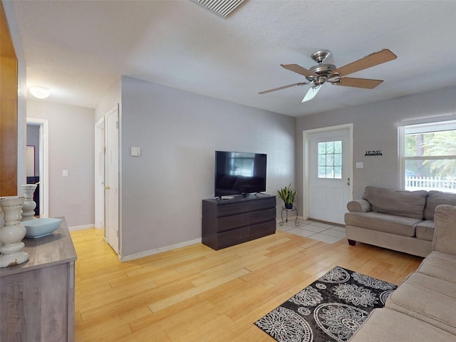 720 Meadow St, Sanford, FL 32773 - living area featuring light wood finished floors and a ceiling fan