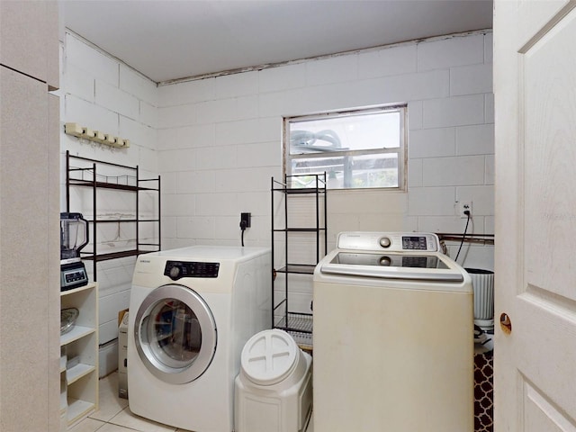 720 Meadow St, Sanford, FL 32773 - laundry area featuring tile walls and washing machine and dryer