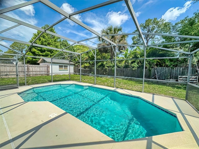 720 Meadow St, Sanford, FL 32773 - view of swimming pool featuring a fenced backyard, a patio, and a lanai
