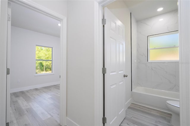 10333 N Halsey Way, Citrus Springs, FL 34434 - bathroom featuring toilet, wood finished floors, tub / shower combination, baseboards, and recessed lighting