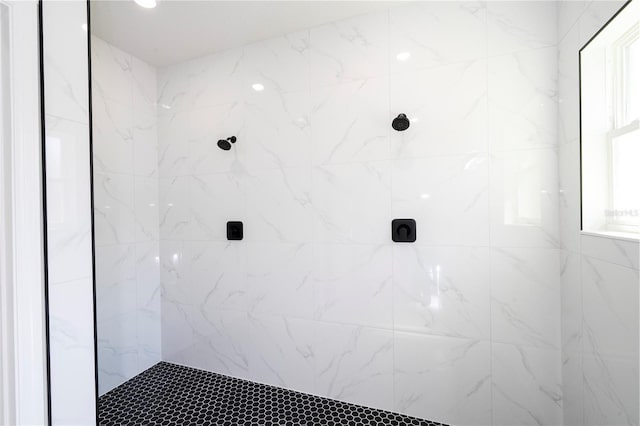 10333 N Halsey Way, Citrus Springs, FL 34434 - full bath featuring tiled shower