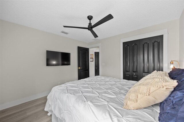 1301 Johns Cove Ln, Oakland, FL 34787 - bedroom featuring wood finished floors, baseboards, a ceiling fan, and a closet