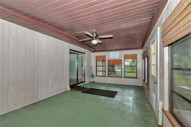 6421 NW 61st St, Ocala, FL 34482 - unfurnished sunroom featuring a ceiling fan
