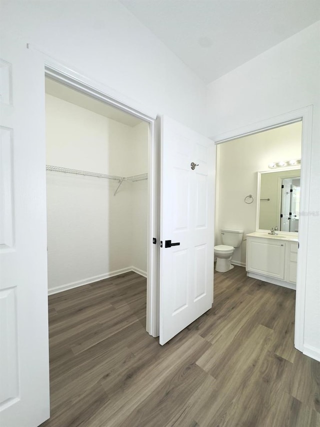 13512 Turtle Marsh Loop Unit 729, Orlando, FL 32837 - unfurnished bedroom featuring a closet, dark wood finished floors, a sink, and ensuite bathroom