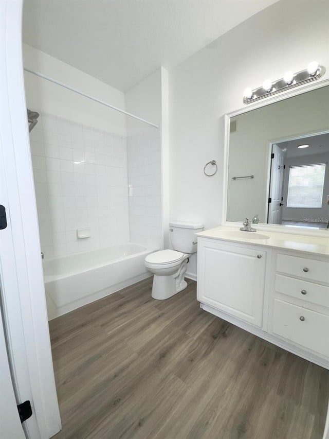 13512 Turtle Marsh Loop Unit 729, Orlando, FL 32837 - full bath featuring vanity, toilet, wood finished floors, and bathing tub / shower combination