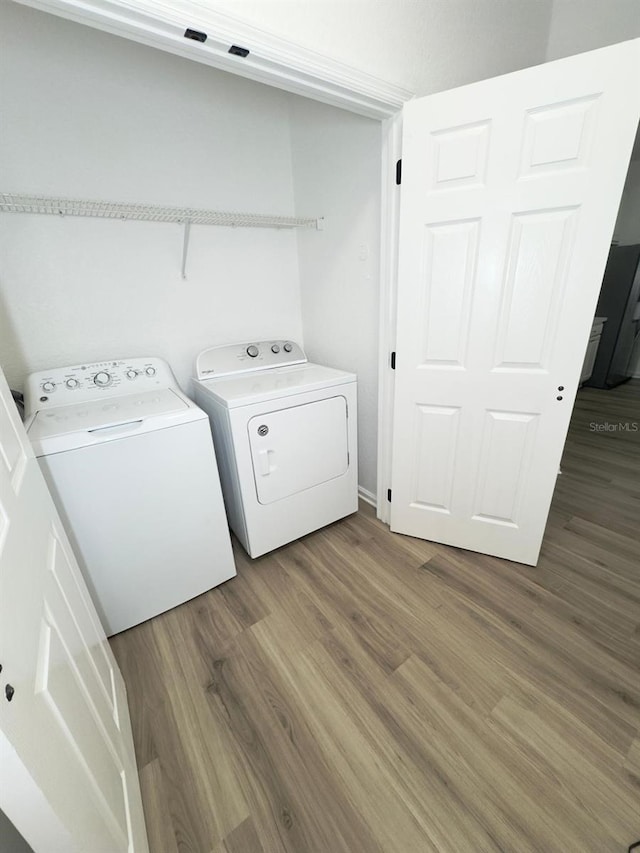 13512 Turtle Marsh Loop Unit 729, Orlando, FL 32837 - laundry area featuring independent washer and dryer and wood finished floors