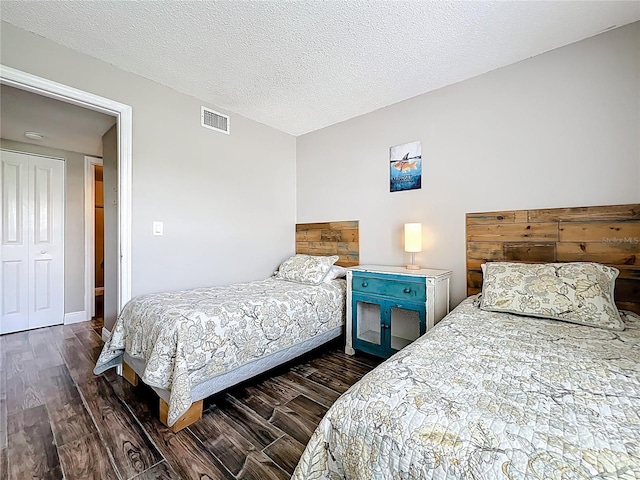 3944 Atrium Dr Unit 4, Orlando, FL 32822 - bedroom featuring dark wood-type flooring, a textured ceiling, and baseboards