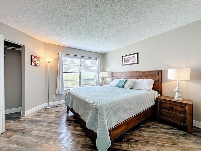 3944 Atrium Dr Unit 4, Orlando, FL 32822 - bedroom featuring wood finished floors, a textured ceiling, and baseboards