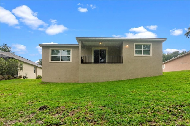 1812 Stoneywood Way, Apopka, FL 32712 - rear view of property featuring stucco siding and a lawn
