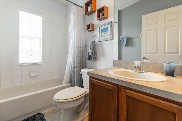 3000 Laurel Park Ln Unit 308, Kissimmee, FL 34741 - full bath featuring toilet, vanity, and shower / bath combination with curtain