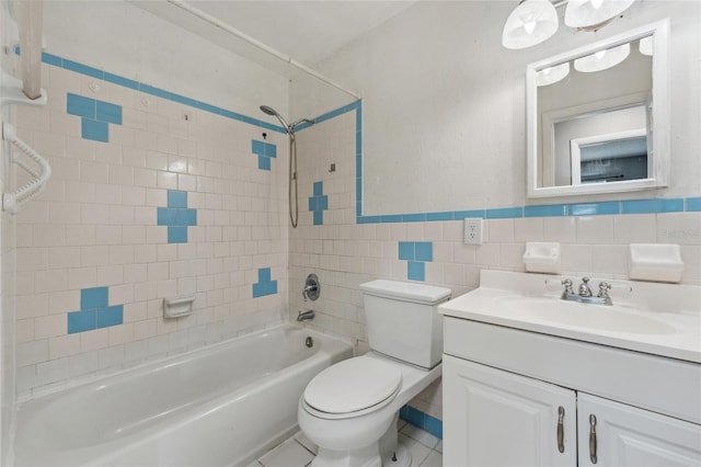 510 Peach Tree Ln, Altamonte Springs, FL 32701 - full bath featuring bathing tub / shower combination, vanity, a wainscoted wall, and tile walls
