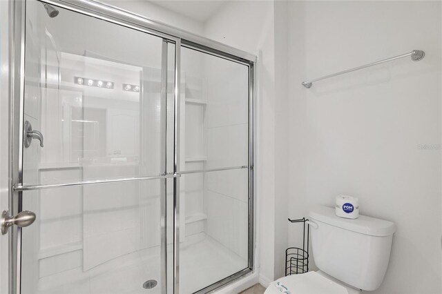 7033 Oakwood St, Davenport, FL 33837 - bathroom featuring a shower stall and toilet