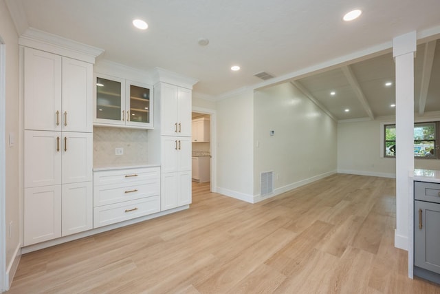 5108 Saint Albans Ave, Siesta Key, FL 34242 - unfurnished living room featuring light wood-style floors, baseboards, recessed lighting, and crown molding