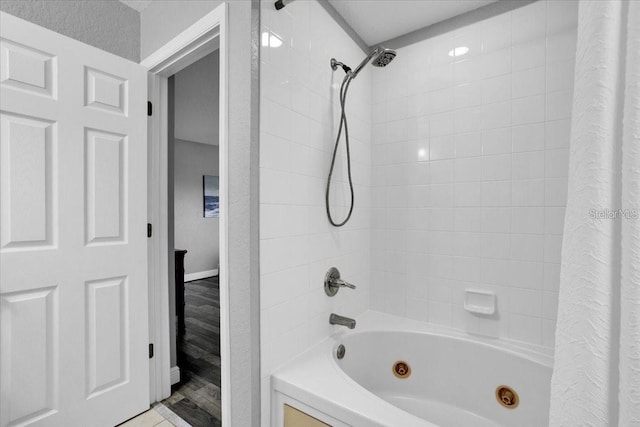 3214 Calabria Ave, Davenport, FL 33897 - full bath with a combined bath / shower with jetted tub