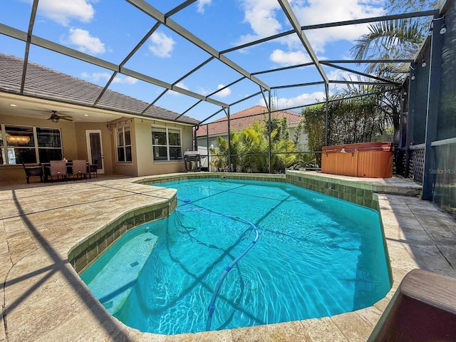 3307 Kentshire Blvd, Ocoee, FL 34761 - swimming pool with a hot tub, a patio area, a ceiling fan, a lanai, and area for grilling