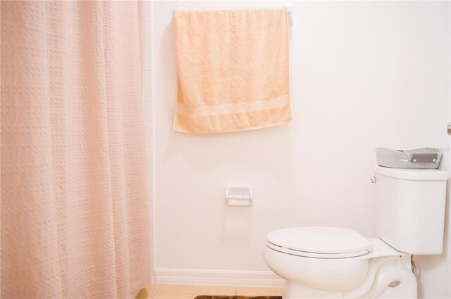 130 Claire Ln, Davenport, FL 33837 - full bath featuring toilet and a shower with shower curtain