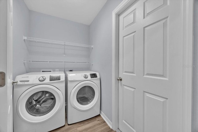 907 Pearly Ridge Ln, Lakeland, FL 33809 - laundry room featuring independent washer and dryer, wood finished floors, and baseboards