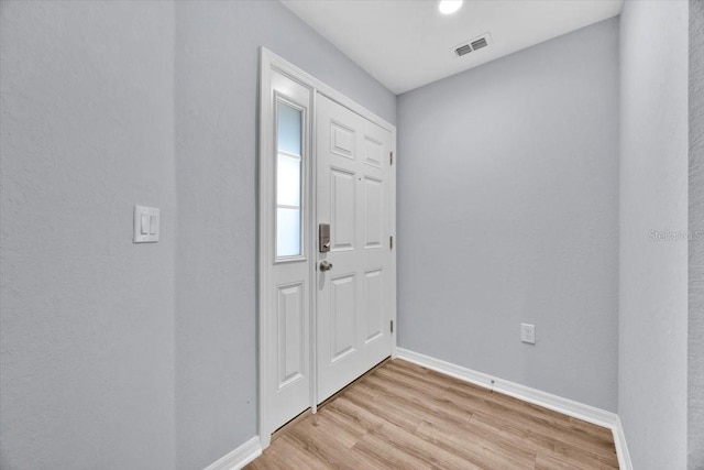 907 Pearly Ridge Ln, Lakeland, FL 33809 - entryway with light wood finished floors and baseboards
