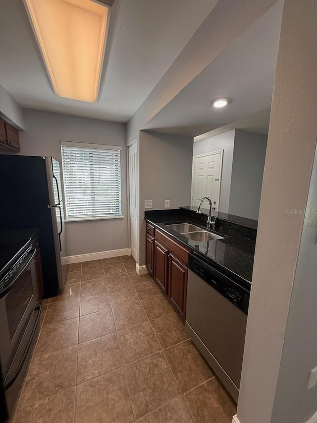 190 Riverbend Dr Unit 102, Altamonte Springs, FL 32714 - kitchen featuring a sink, stainless steel dishwasher, range with electric stovetop, dark countertops, and baseboards