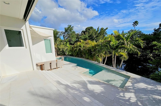 2408 Nassau St, Sarasota, FL 34231 - swimming pool featuring a patio area