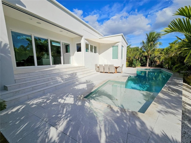 2408 Nassau St, Sarasota, FL 34231 - swimming pool featuring a patio