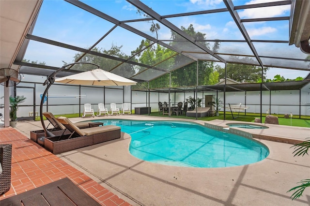 9774 Bohart Ct, Orlando, FL 32836 - view of swimming pool with a patio, a pool with connected hot tub, and a lanai