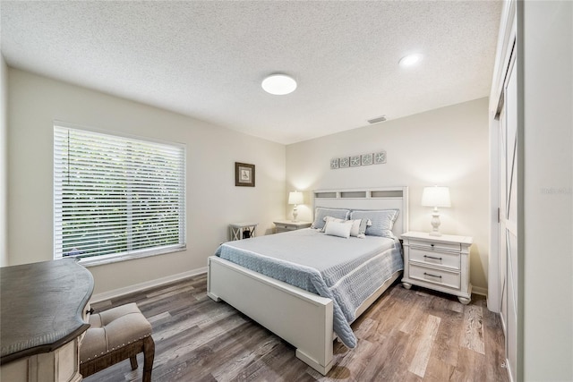 8473 Granada Blvd, Orlando, FL 32836 - bedroom with wood finished floors, a textured ceiling, baseboards, and recessed lighting