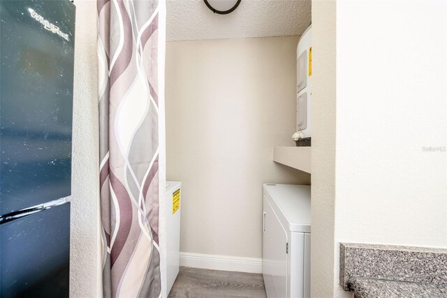 420 Forestway Cir Unit 306, Altamonte Springs, FL 32701 - washroom with washer / clothes dryer, wood finished floors, a textured ceiling, and baseboards