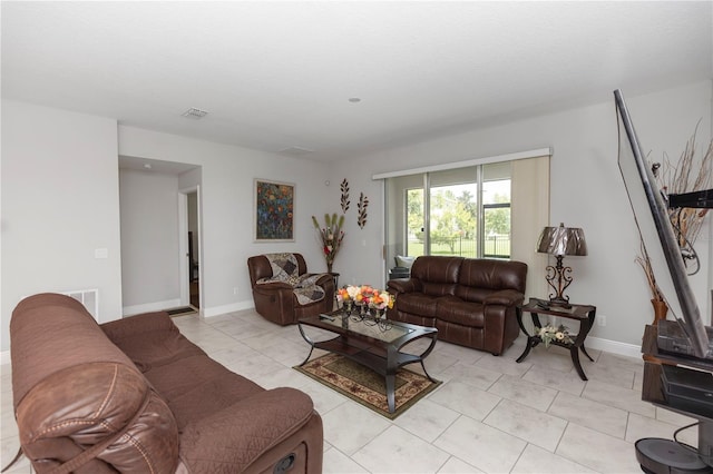1431 Leitrim Loop, Apopka, FL 32703 - living area with baseboards