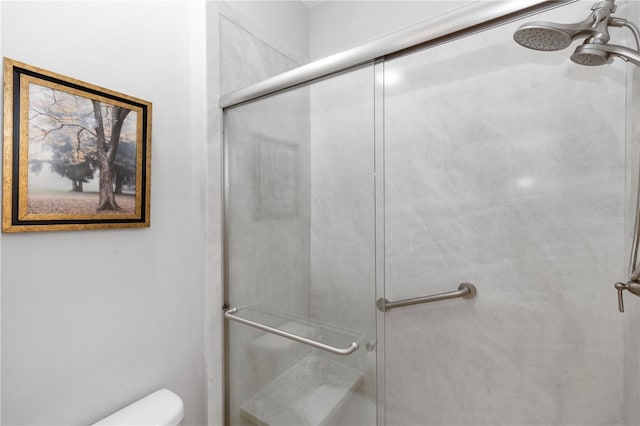 1431 Leitrim Loop, Apopka, FL 32703 - bathroom with an enclosed shower, toilet, and ceiling fan