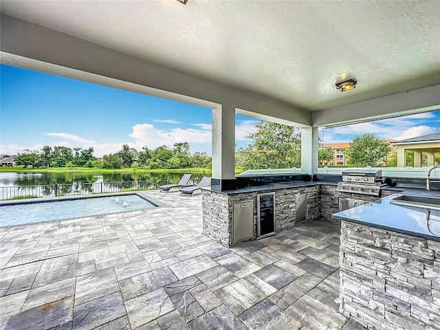 4993 Southlawn Ave, Orlando, FL 32811 - view of patio / terrace featuring a water view, a sink, and beverage cooler