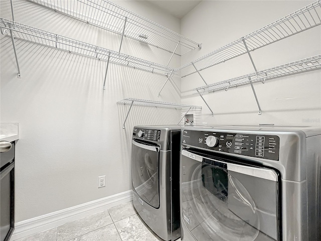 4993 Southlawn Ave, Orlando, FL 32811 - laundry area featuring washing machine and clothes dryer and baseboards