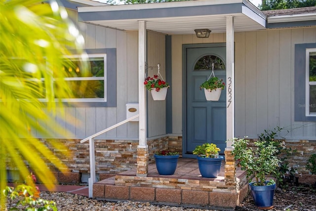 3637 Dubsdread Cir, Orlando, FL 32804 - property entrance featuring stone siding and a porch