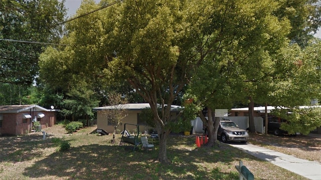 134 Flamingo Dr, Auburndale, FL 33823 - view of yard featuring driveway