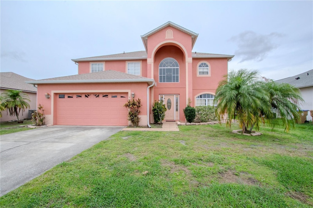 547 Brighton Ct, Kissimmee, FL 34758 - traditional-style home with stucco siding, an attached garage, concrete driveway, and a front lawn