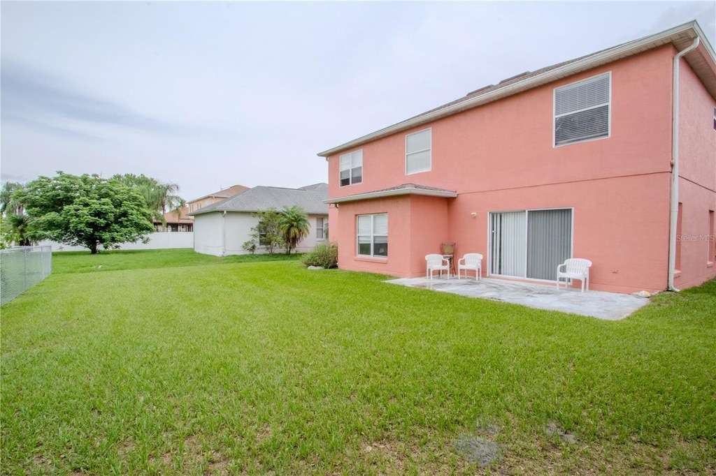 547 Brighton Ct, Kissimmee, FL 34758 - back of property with a patio area and stucco siding