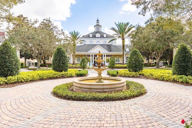 7951 Haverhill Way, Kissimmee, FL 34747 - view of home's community featuring curved driveway