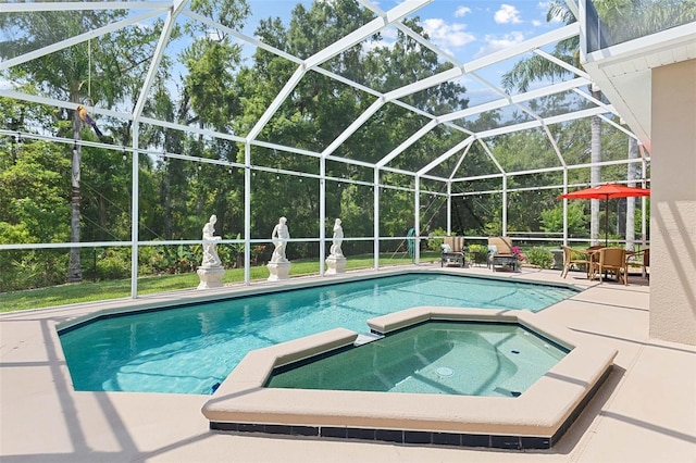 1907 Sir Lancelot Cir, Saint Cloud, FL 34772 - view of swimming pool with a patio area, a pool with connected hot tub, glass enclosure, and view of scattered trees