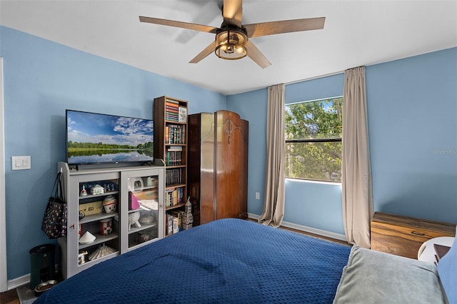 3028 Parkway Blvd Unit 308, Kissimmee, FL 34747 - bedroom with baseboards and a ceiling fan