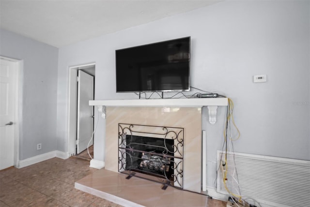 4420 Conway Gardens Rd, Orlando, FL 32806 - detailed view of a fireplace and baseboards