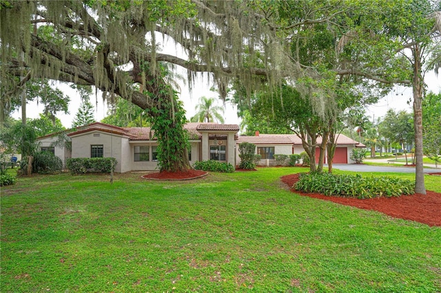 4420 Conway Gardens Rd, Orlando, FL 32806 - ranch-style house with stucco siding, driveway, and a front lawn