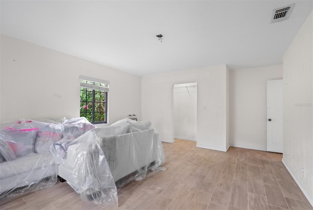 4420 Conway Gardens Rd, Orlando, FL 32806 - living area with light wood-style floors